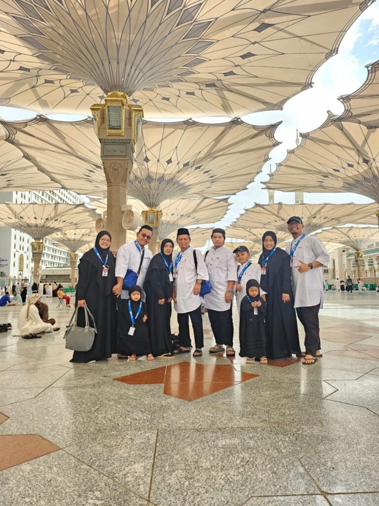 Menggapai Cinta Ilahi Bersama Keluarga: Keluarga Bapak Taufik Lakukan Umrah Privat Bersama Qawafil